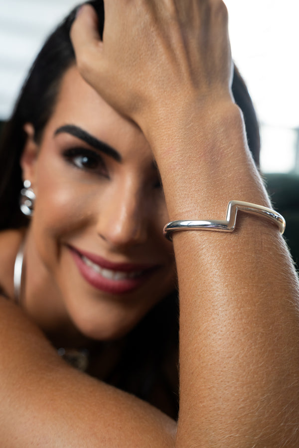Bracelete Trama