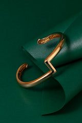 Bracelete Trama