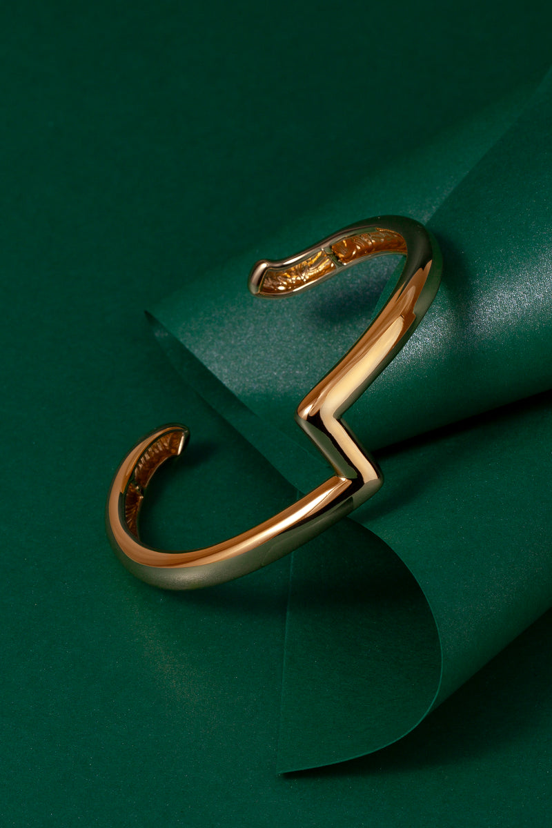 Bracelete Trama