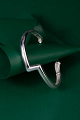 Bracelete Trama